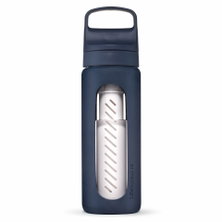 Butelka LifeStraw Go Glass z filtrem do wody, zatyczka z silikonowym ustnikiem, wolna od BPA, ciemnoniebieska - 600 ml
